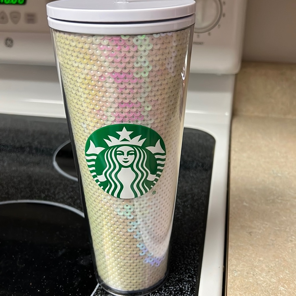 Brand new Starbucks cup missing straw